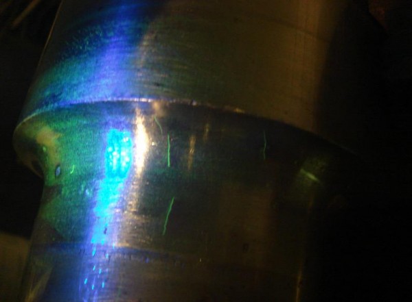 沖壓模具爆裂致人死亡 自磁化熒光磁粉探傷法查隱患