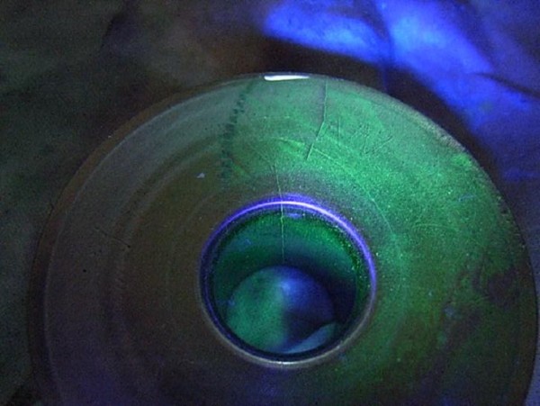 沖壓模具爆裂致人死亡 自磁化熒光磁粉探傷法查隱患